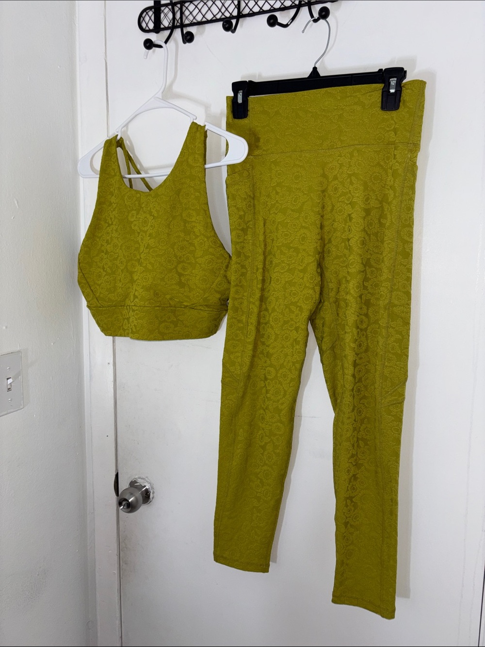 NWOT BuffBunny Olive Green Lace-Texture High-Waist Leggings & Sports Bra Set